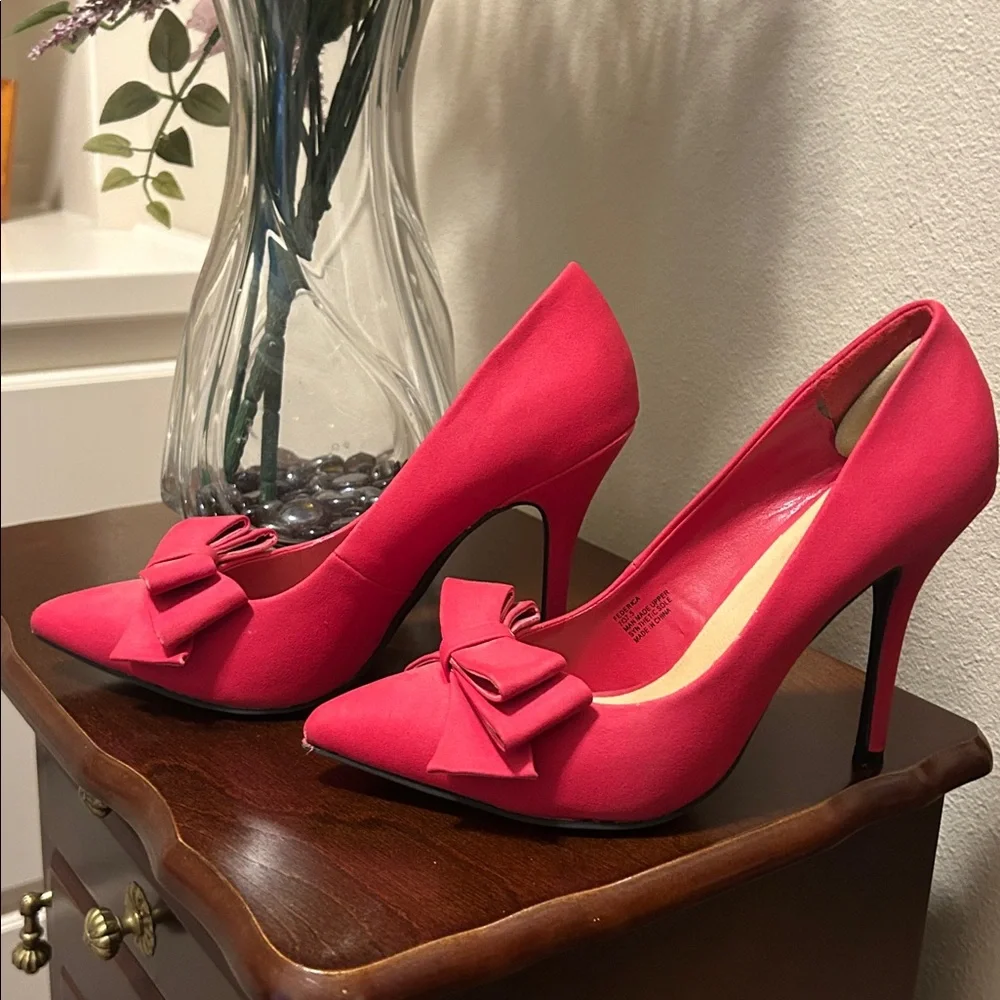 JustFab Vibrant Red Bow Heels - Picture 4 of 11